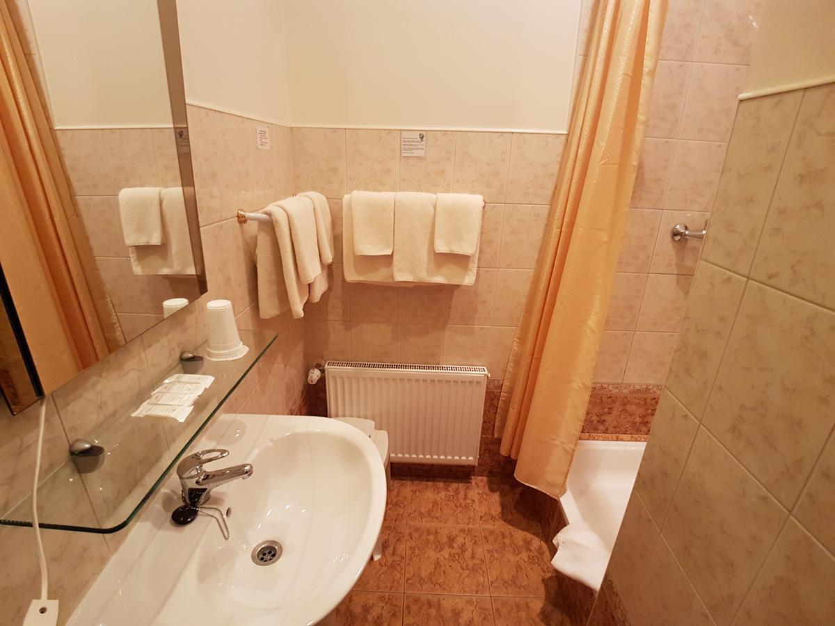 Hotel Birinu Pils Bīriņi Zewnętrze zdjęcie